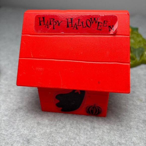 Vintage Peanuts Snoopy Halloween Doghouse Pumpkin Patch Display Figurine 2002 - Picture 5 of 13